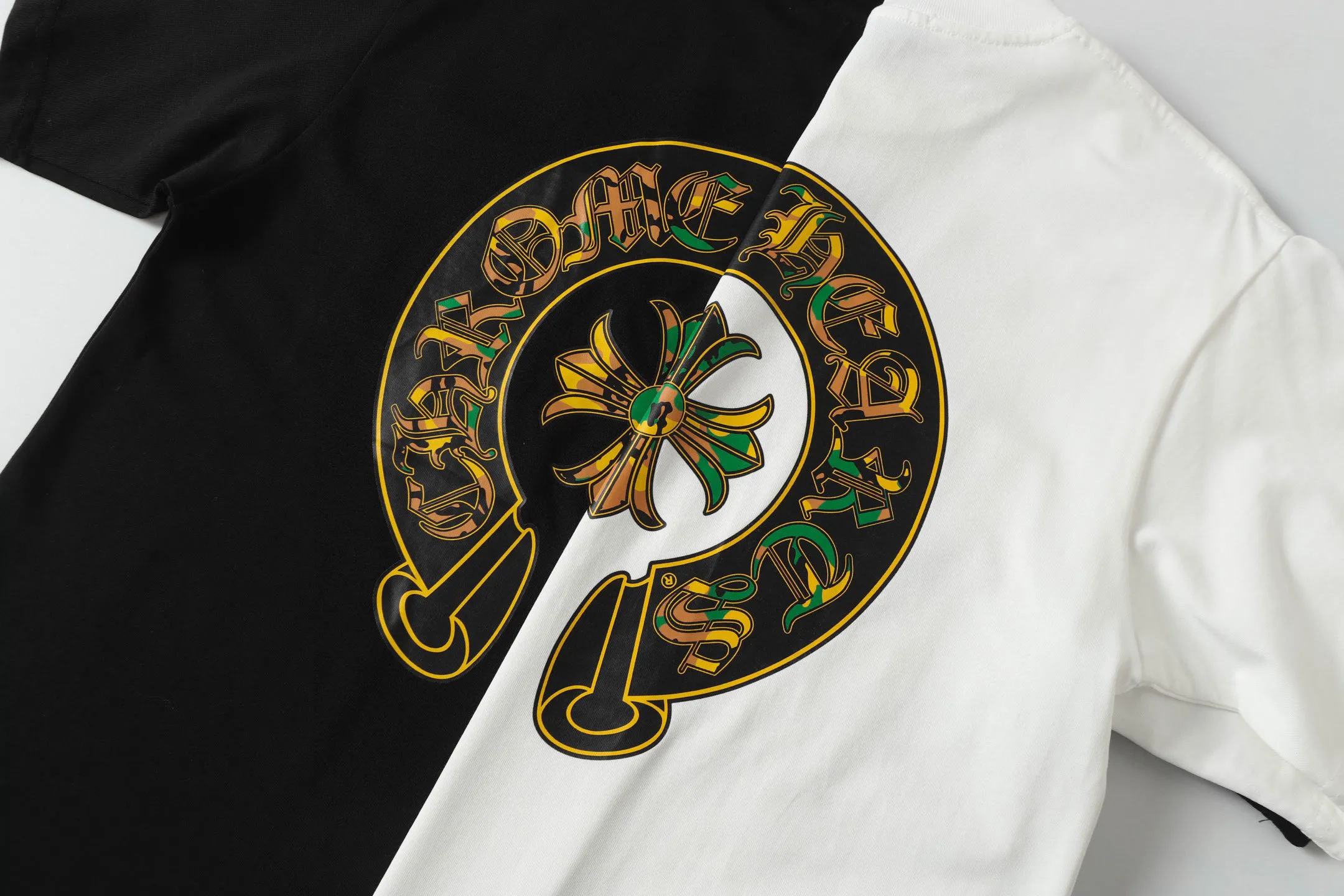 🅿️170 Chrome hearts ch Chrome hearts horseshoe painted cross short-sleeved T-shirt. Large version, loose and stylish, low version, slim and long version, upper body and crotch pull. 100% commitment: top quality, not fast food. The highest version on the market. Top quality, 280g, 26 custom-dyed double yarn cotton, same style for men and women, complete with three standards. Color: black, white Size: XS-L